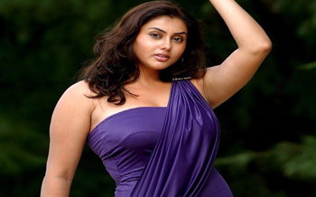 hot heroine,namitha,surath program,event manager  నమిత మోసపోయింది..!